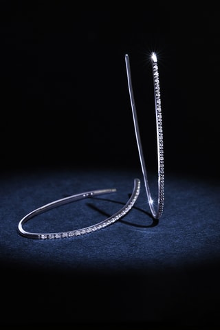 Halve Creolen Lianes Précieuses - Witgoud en Diamanten