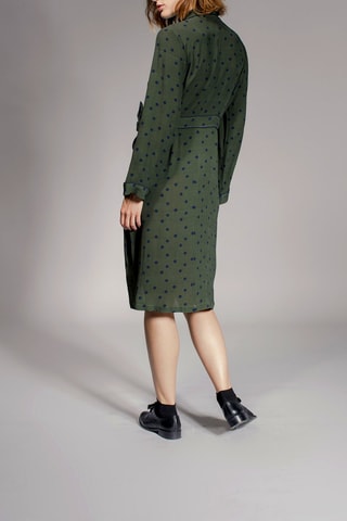 Vestido estilo envelope Roinita Caqui e azul-marinho