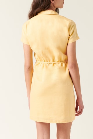 Vestido em linho - 
Amarelo