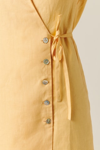 Vestido em linho - 
Amarelo