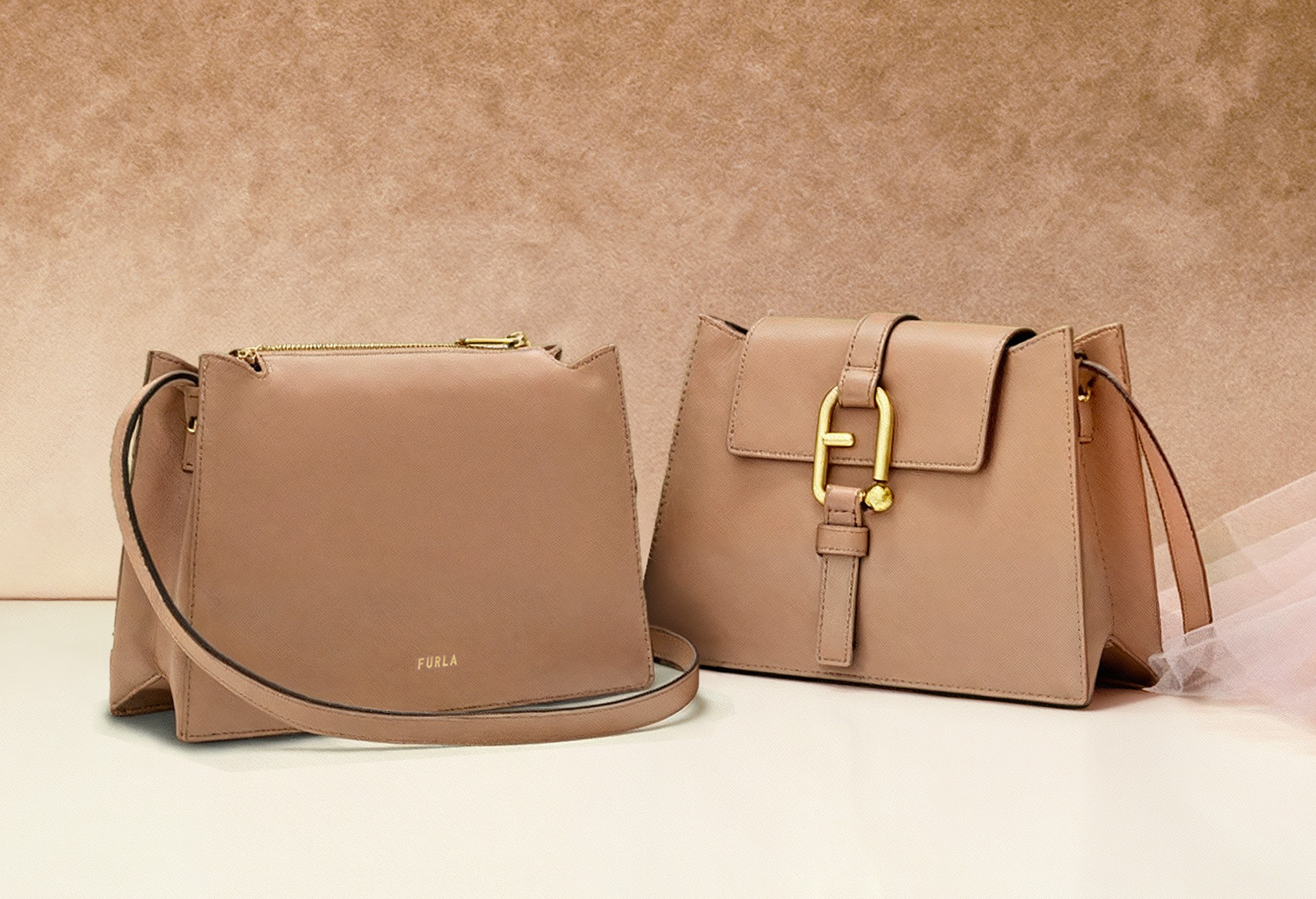 FURLA à bas prix chez SHOWROOMPRIVÉ