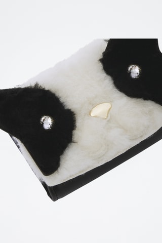 Sac bandoulière en fourrure d'agneau Allegra - Noir et blanc