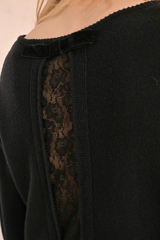 Pull - Noir - Molly Bracken