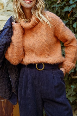 Pull - Orange - Molly Bracken