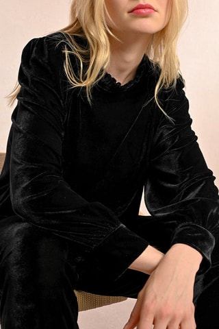 Pull - Noir - Molly Bracken