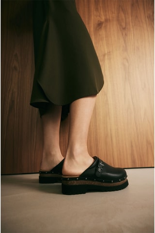 Sabots en cuir Cindy Cork - Noir