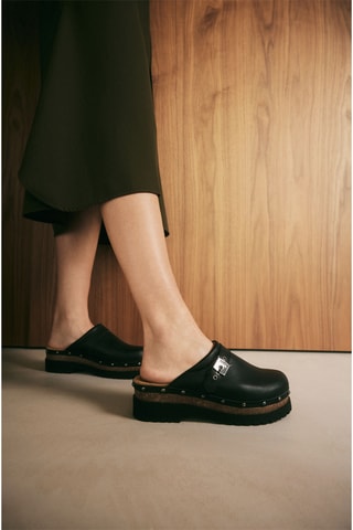 Sabots en cuir Cindy Cork - Noir