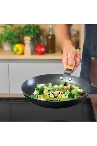 3 poêles en fonte d'acier avec protège-poêles - 20/24/28 cm