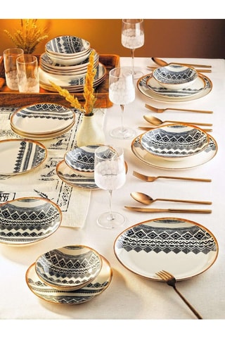 Service en porcelaine - 18 pièces