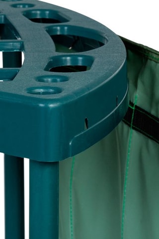 Rack d'angle pour outils de jardin