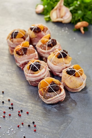 8 paupiettes de pintade fourrées aux pruneaux et aux abricots - 1,25 kg