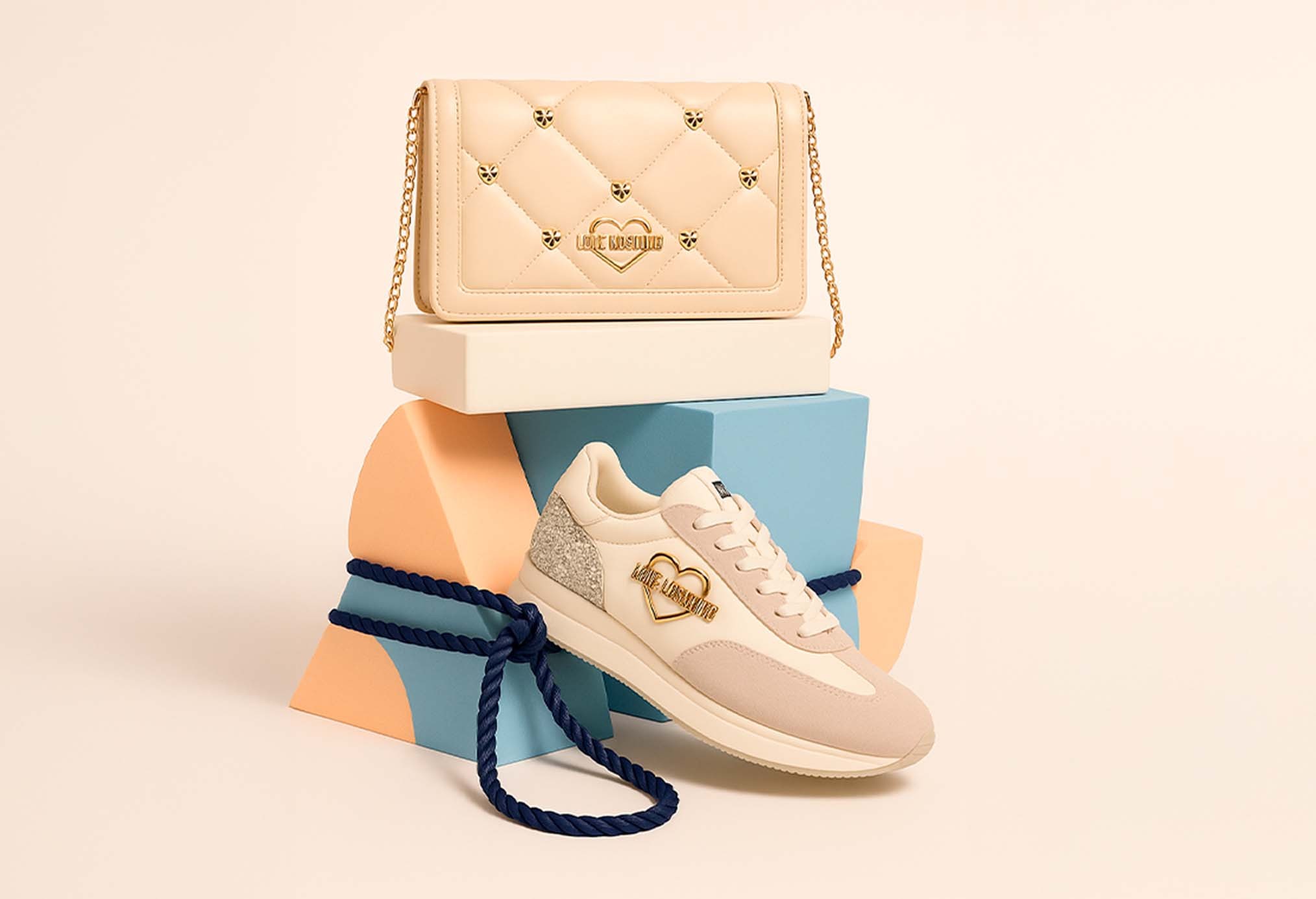 MOSCHINO en vente privée sur SHOWROOMPRIVÉ