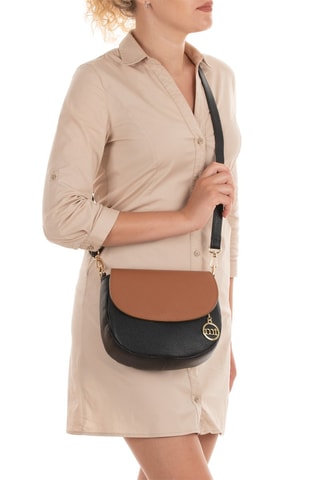 Sac bandoulière en cuir 
Noir et camel