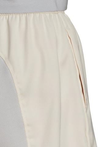 Short Adicolor Split Trefoil ivoorkleurig en lichtgrijs