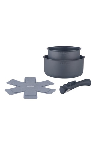 2 casseroles et 2 protèges casseroles