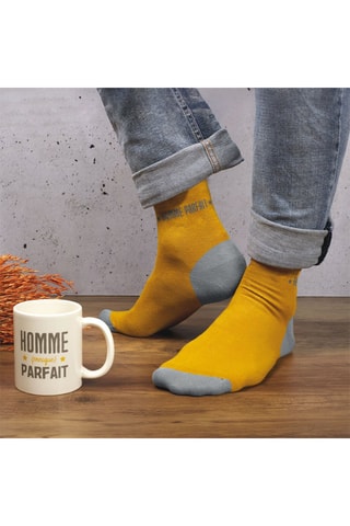 Mug en grès et chaussettes - 12 x 9,7 x 8 cm