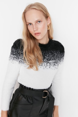 Camisola Cru e preto