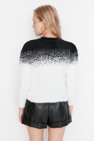 Camisola Cru e preto