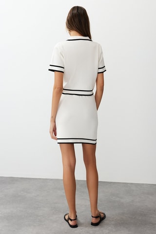 Top e saia justa de cintura subida ­- Cru