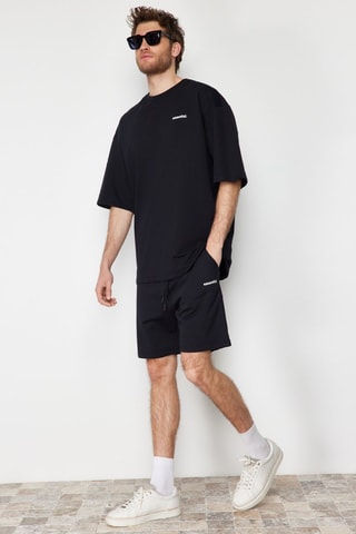 T-shirt e bermudas - Preto