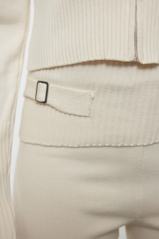 Casaco de malha e calças Bege