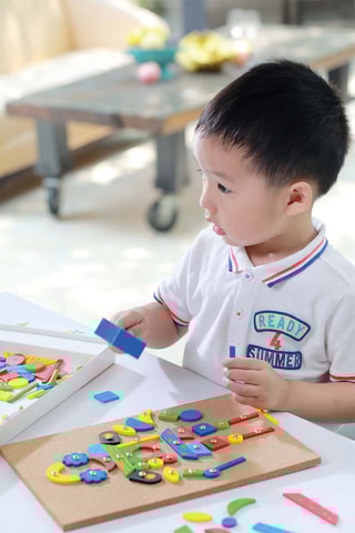 Conjunto de formas em madeira robô e foguetão espacial - A partir de 3 anos