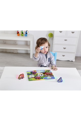 Puzzle veículos em madeira - 8 peças A partir de 1 ano