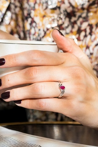 Bague Guatemala - Or blanc, rubis et diamants