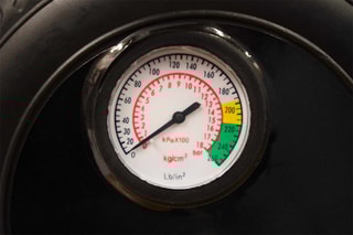 Bomba elétrica Preto