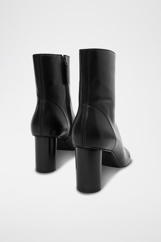 Botins em couro - Preto