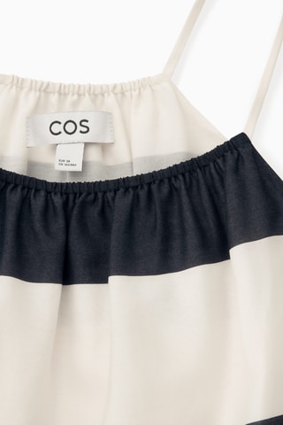 Top - Branco e azul-marinho