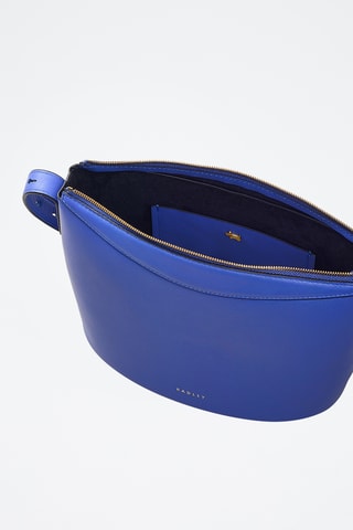 Sac bandoulière en cuir The Kensal - Bleu électrique