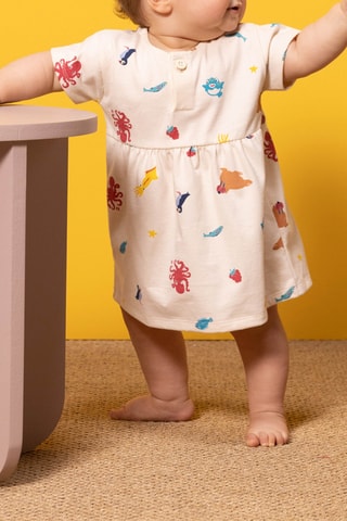 Robe à manches courtes. Beige