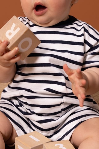 Combinaison à manches courtes. Blanc