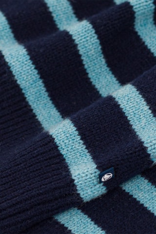 Pull en laine mélangée à manches longues. 
Bleu