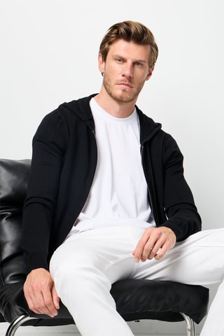  Sweater met Capuchon.- Zwart