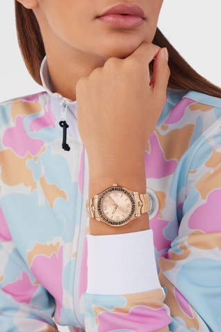 Montre à quartz dorée à l'or rose