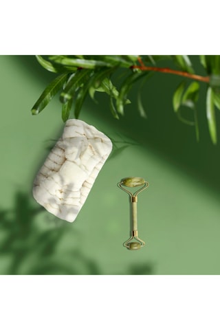 Coffret rouleau de massage en jade et bandeau - Coloris aléatoire