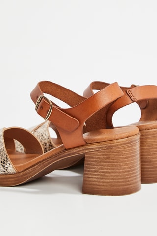 Sandálias de salto em couro Tara - Camel e prateado