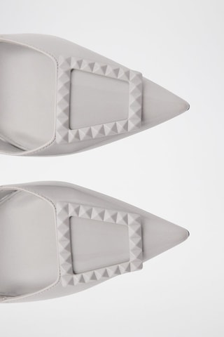 Chaussures vernies talon ouvertes à l'arrière - Gris