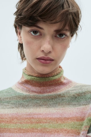 Pull-over rayé col roulé - Rose