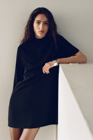 Robe courte manches asymétriques - Noir