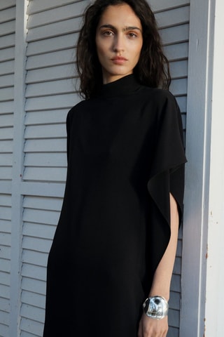 Robe courte manches asymétriques - Noir