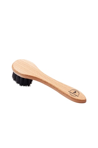 2 cepillos con mango de madera