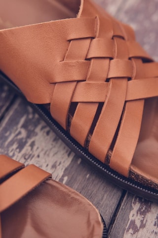 Sandalias de piel Vadim - Camel - Maison 123