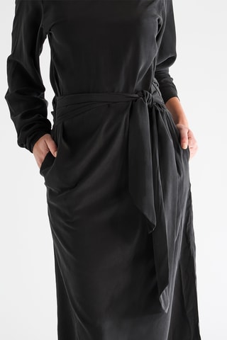 Vestido comprido em seda - Preto - Raey