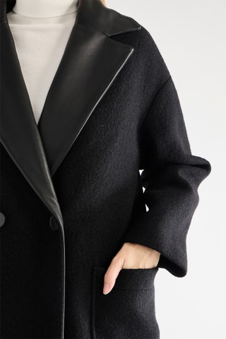 Sobretudo em lã virgem e couro de cordeiro - Preto