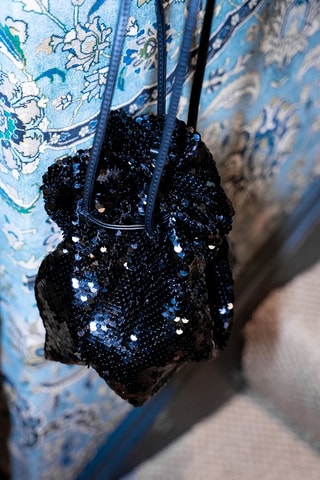 Mala bucket com lantejoulas Neza  - Preto