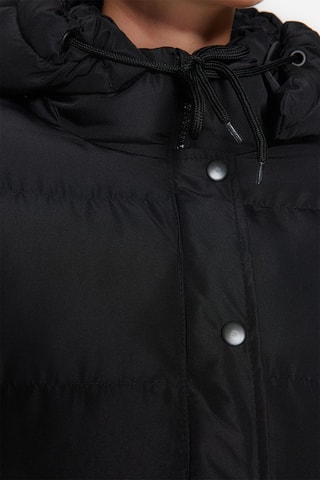 Blusão com capuz Preto