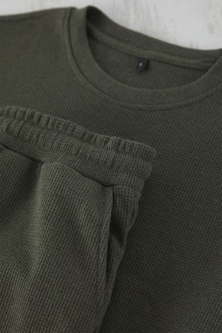 T-shirt oversize e calças de treino - Caqui